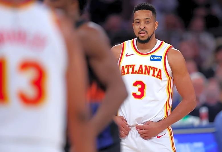 Reports: CJ McCollum signs 1-year deal to stay with Hawks