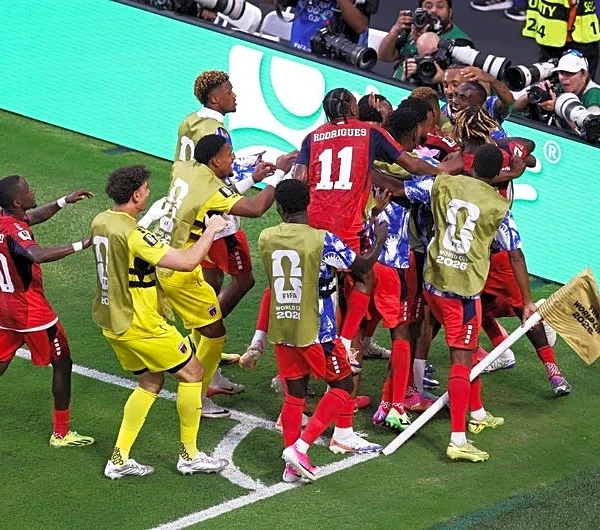 Soccer-Courageous Cape Verde stand tall as Uruguay's World Cup pedigree wilts