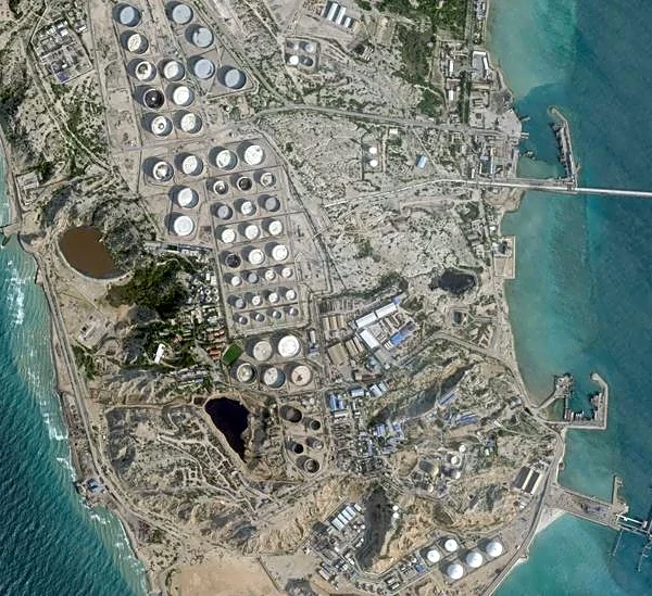 US authorizes Iranian oil sales amid talks on final peace deal