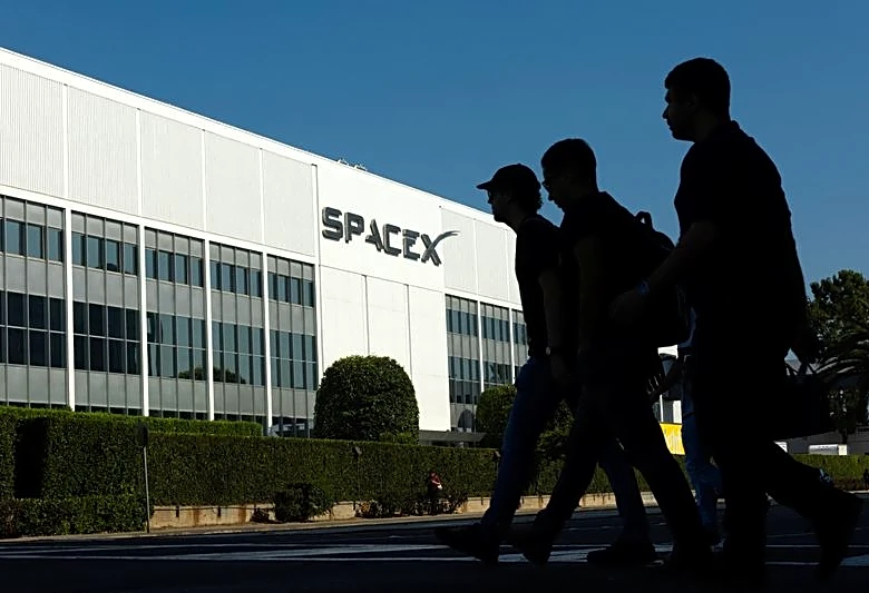 SpaceX launches debt sale to raise capital, reports $100.8 billion in cash