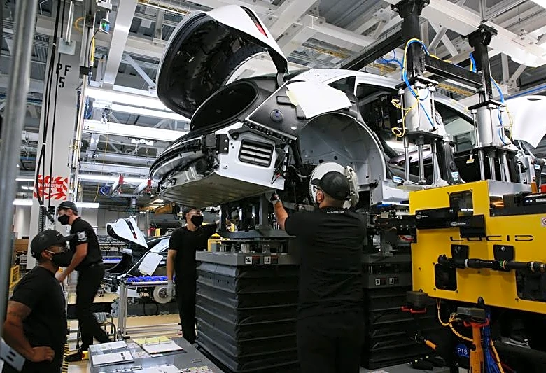 EV maker Lucid to cut about 18% of US workforce, COO Winterhoff exits