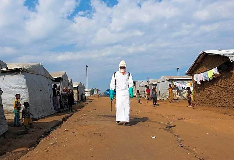 Ebola infects more than 1,000 in Congo, spreads to kill toddler in new camp