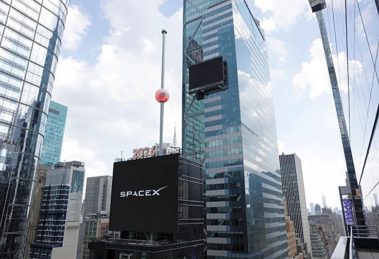 U.S. tech megacaps slide as SpaceX extends slump, AI expense concerns grow