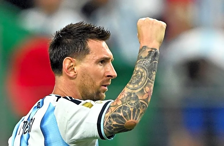 Soccer-Messi breaks men's World Cup scoring record with 17th goal
