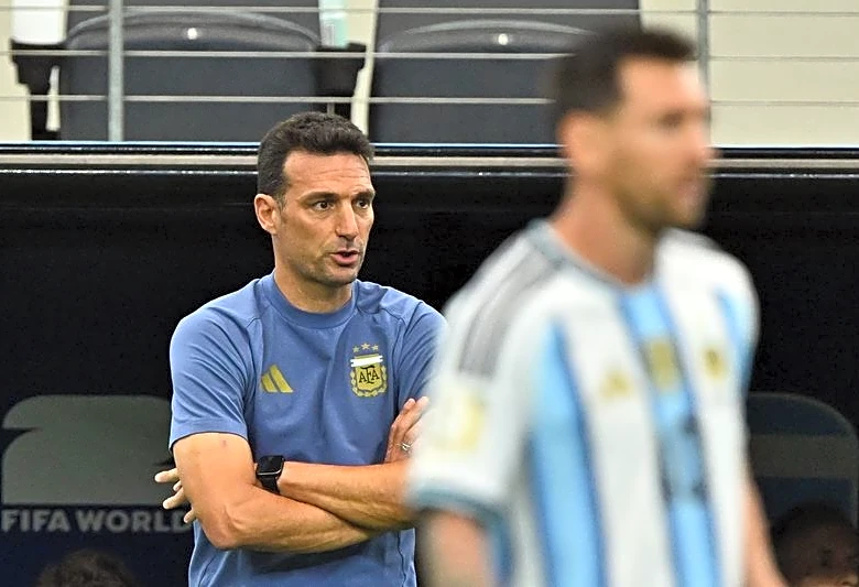 Soccer-Constant Messi chatter causes Argentina boss Scaloni fatigue