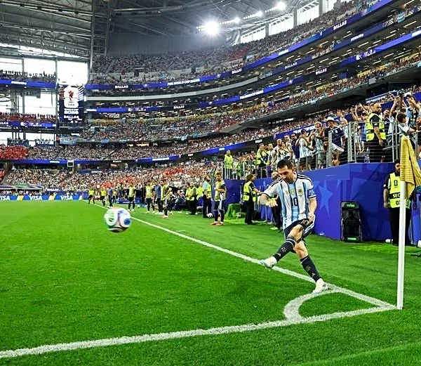 Soccer-Stars sparkle early as Messi and Mbappe light up World Cup