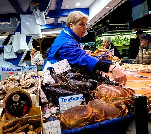 French private sector downturn eases in June, PMI shows