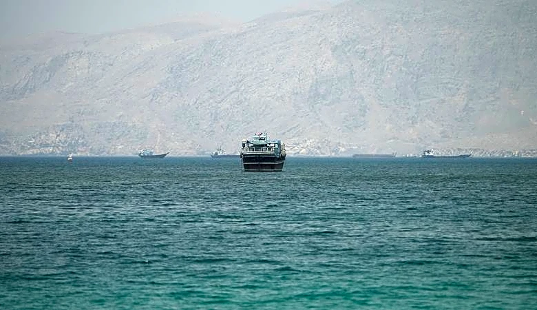 More vessels transit Hormuz, Qatar-linked LNG tankers return, data show