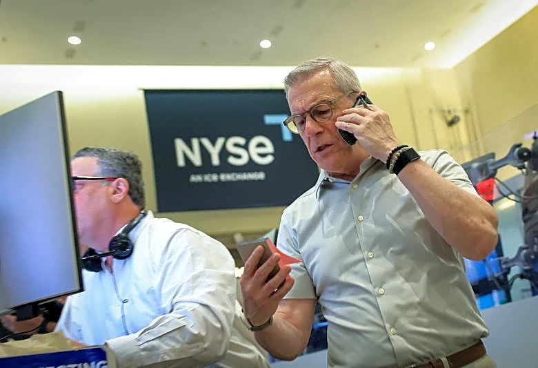 Nasdaq 100 set to shed over $1 trillion as tech selloff deepens; SpaceX slides