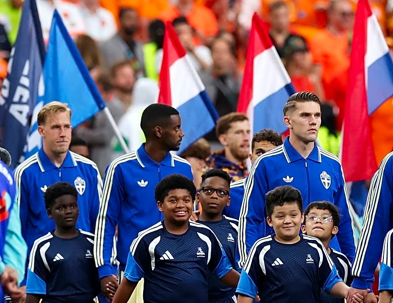 Soccer-Japan seeking to shackle Swedish strike force in World Cup showdown