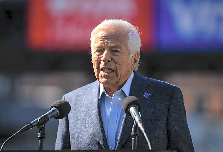 Robert Kraft swoons over Scotland, pushing for Patriots to repay visit