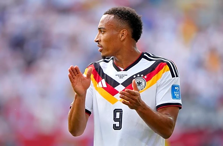 Soccer-Leweling to get Brazilian Ronaldo's triangle fringe haircut if Germany win World Cup