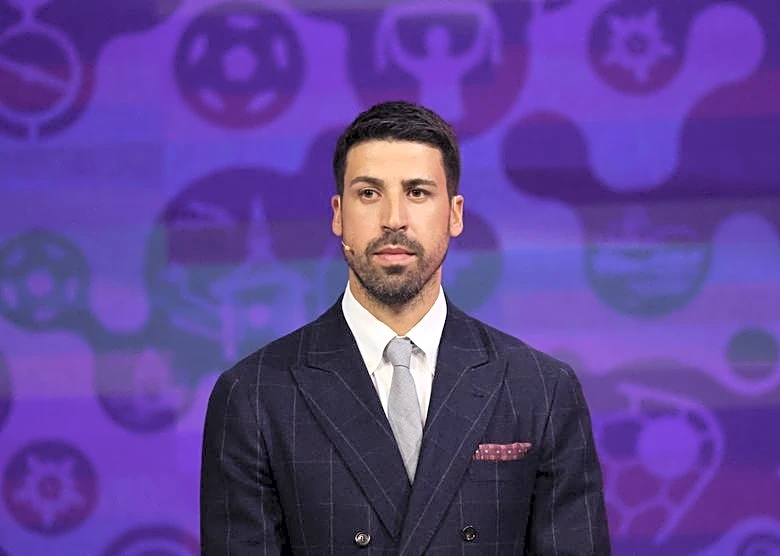 Soccer-Two flags, one heart: Khedira sees no problem with brothers split at World Cup