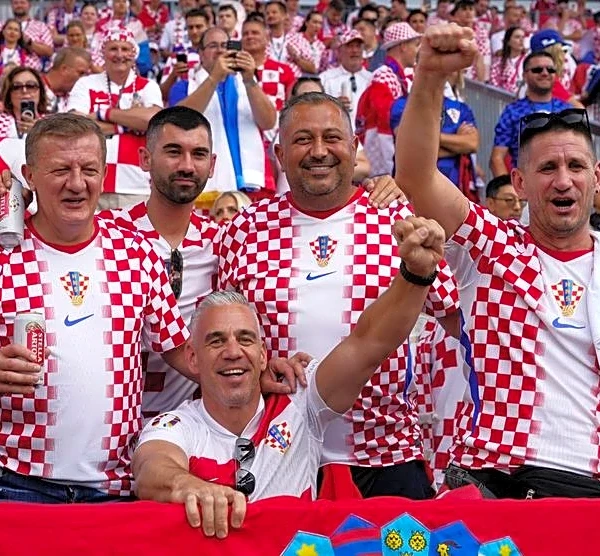 Soccer-Croatian fans bring festive fervour to Toronto ahead of Panama game