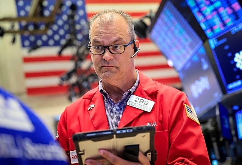 S&P 500, Nasdaq futures tick up as tech shares stabilize