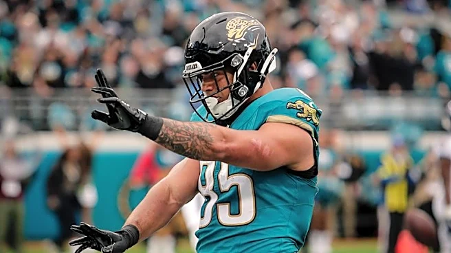 Reports: Jags agree on 3-year, $48M deal with TE Brenton Strange