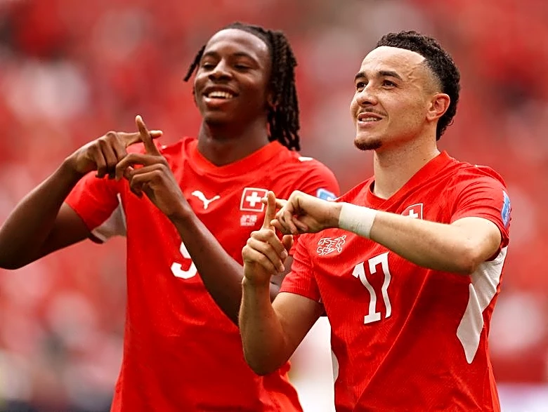 Soccer-Vargas, Manzambi strike as Switzerland top group with 2-1 victory over Canada