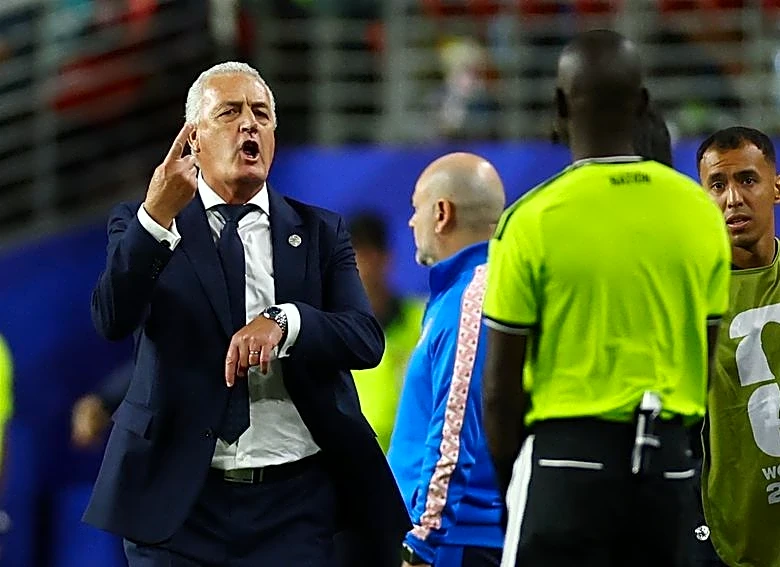 Soccer-Paraguay coach rails against mandatory cooling breaks, says 'continuity is broken'