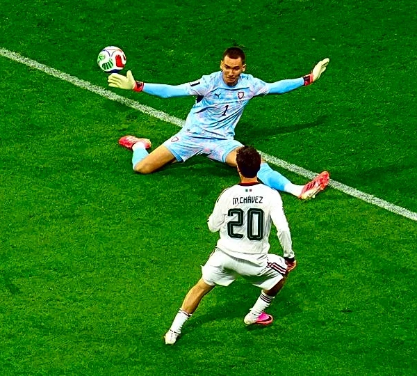 Soccer-Mexico stay perfect and bounce Czechs out of World Cup with 3-0 win