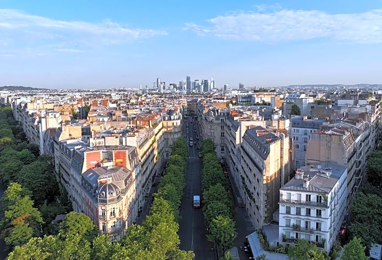 France's rising debt burden threatens market confidence, audit office says