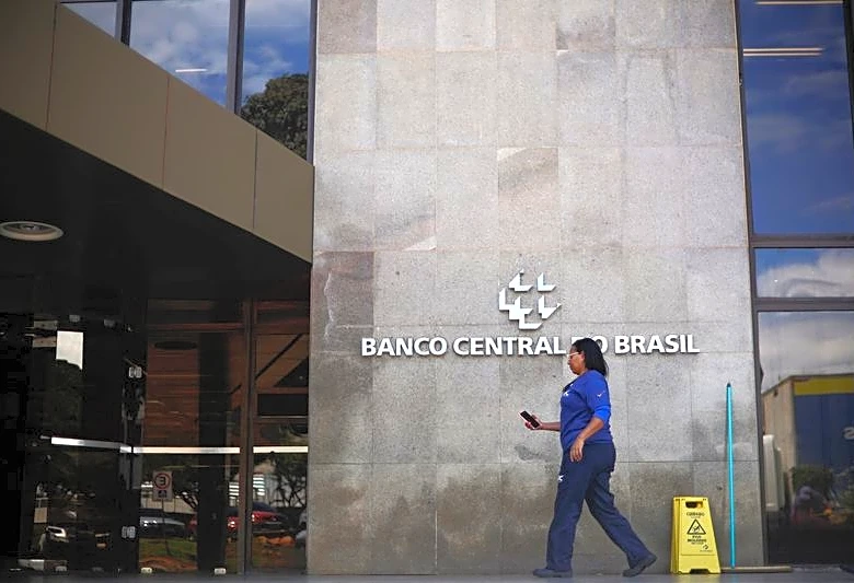 Brazil central bank says policy horizon unchanged after market confusion