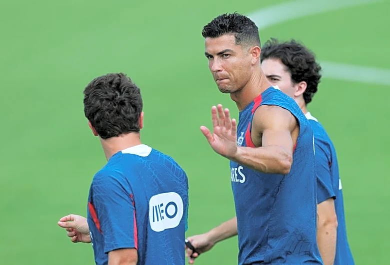 Soccer-Portugal and Colombia battle for top spot to dodge heavyweights in last 32