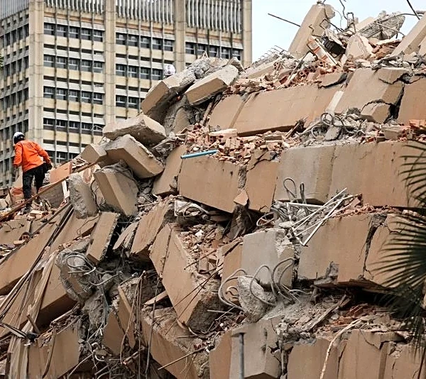 On the streets and in hospitals, Venezuelans scramble to save lives after quake