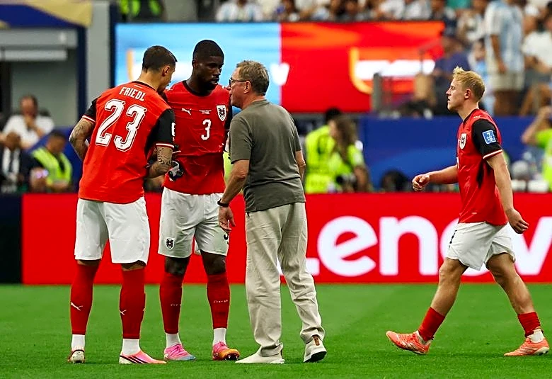Soccer-Austria, Algeria in shoot-out for second place in Group J