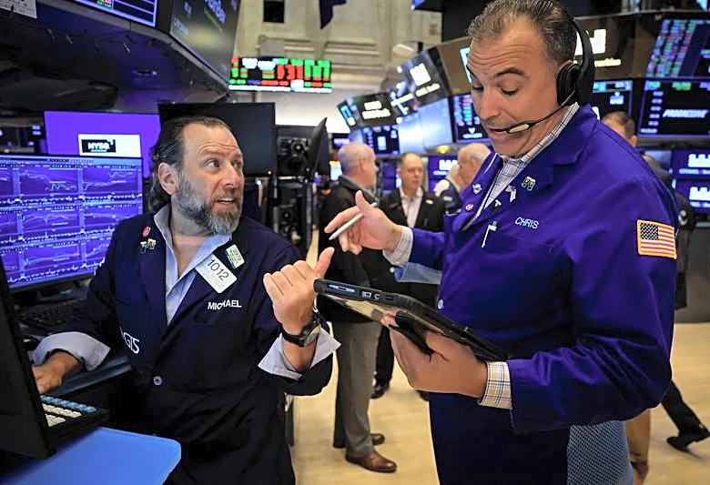 Trading Day: Tech outlook is cloudy