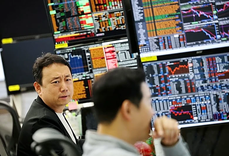 Always-on won: dealers fret about risks in landmark shift to 24-hour trading