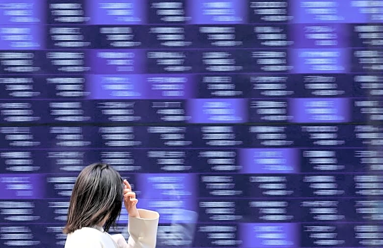 Asian shares fall as Apple's price hikes dents tech optimism
