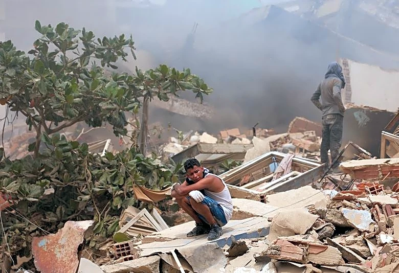 Rescuers comb Venezuelan quake rubble, thousands reported missing