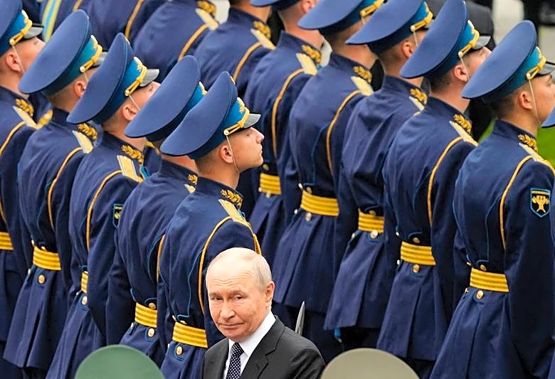 Analysis-Russian hawks urge Putin to escalate war, drop US talks as Ukraine strikes deep