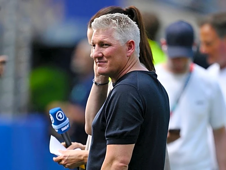 Soccer-Schweinsteiger rejects racism claims, broadcaster ARD backs pundit