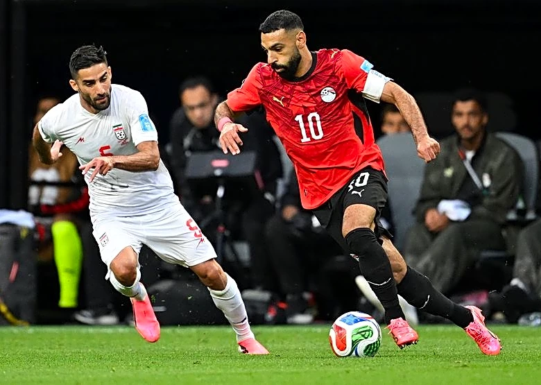 Soccer-Egypt to assess Salah after he asked to be substituted, says coach