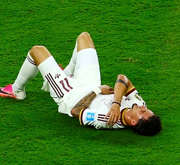 Soccer-Injury-hit Spain face winger dilemma before knockout stages