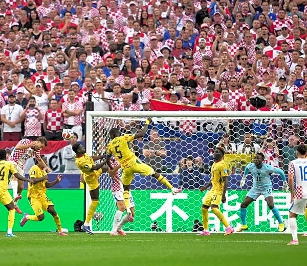 Soccer-Vlasic header sends Croatia into World Cup knockouts with 2-1 win over Ghana