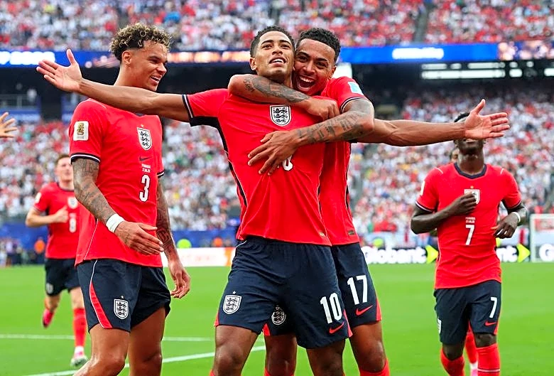 Soccer-Bellingham and Kane shine as England sink Panama to top group