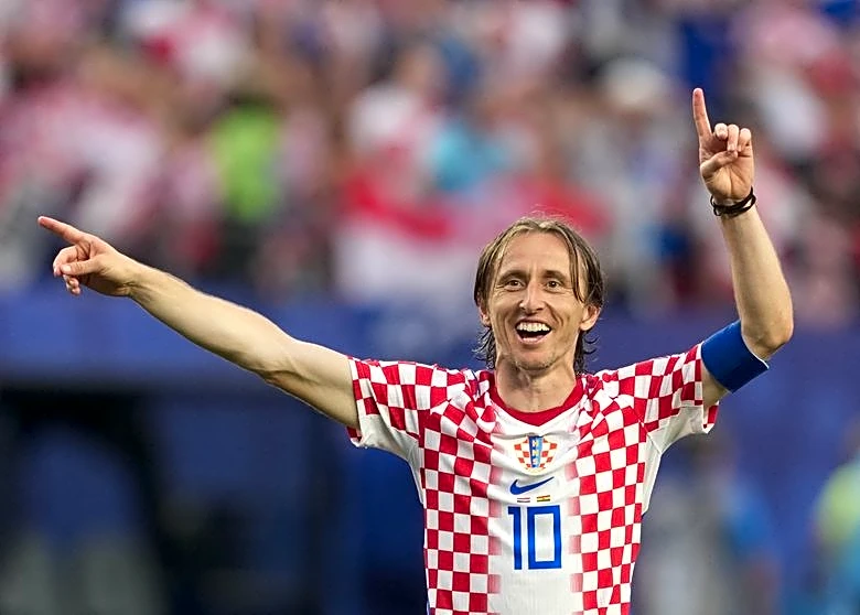 Soccer-Croatia coach hits back at doubters, lauds evergreen Modric
