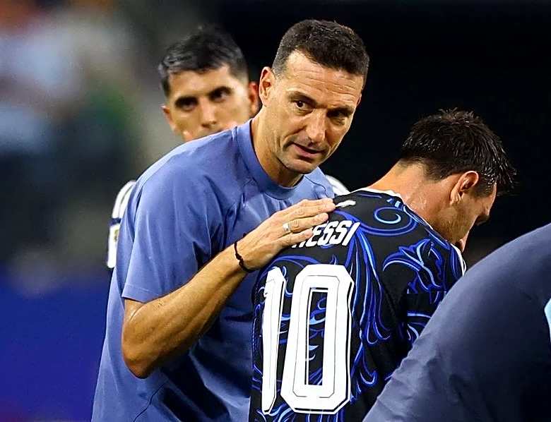 Soccer-Scaloni running out of superlatives as Messi continues to break records