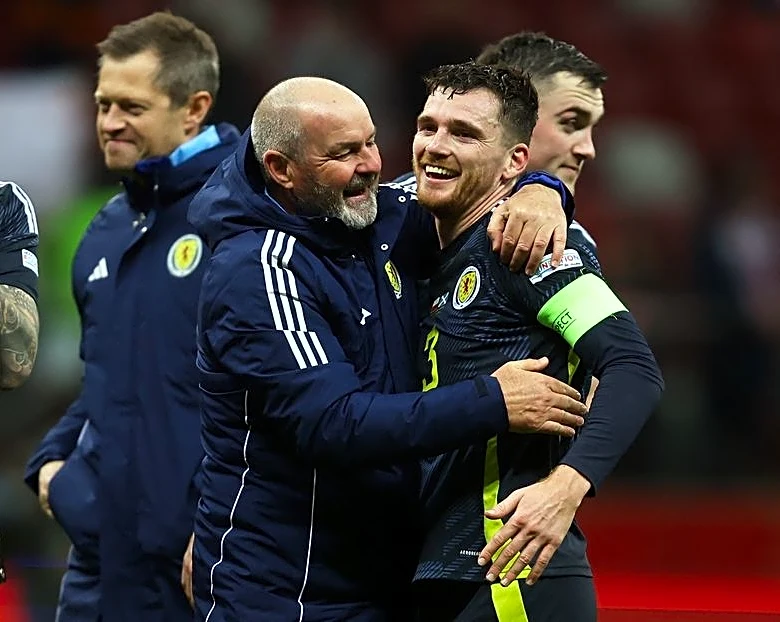 Soccer-Robertson hails Clarke's Scotland legacy as reign ends after World Cup exit