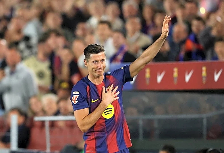 Soccer-Lewandowski joins Chicago Fire on deal until 2028