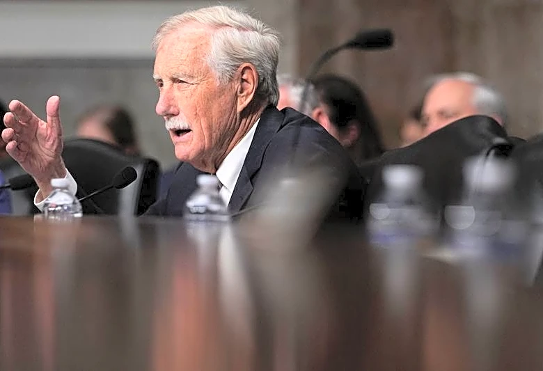 US senator asks regulator to reject giant NextEra-Dominion power deal, filing