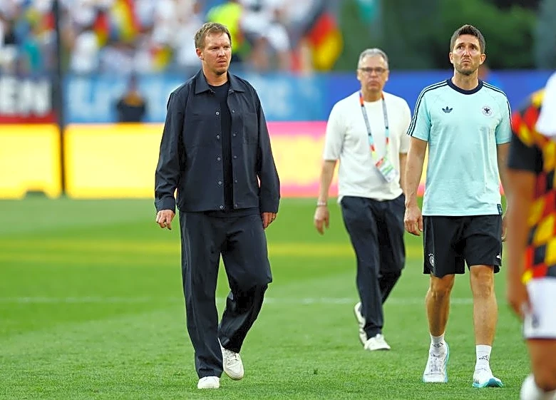 Soccer-Germany coach Nagelsmann wants to stay on despite World Cup fiasco