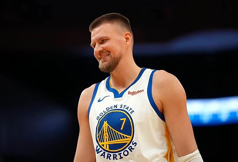 Report: Kristaps Porzingis staying with Warriors on 2-yr, $40M deal