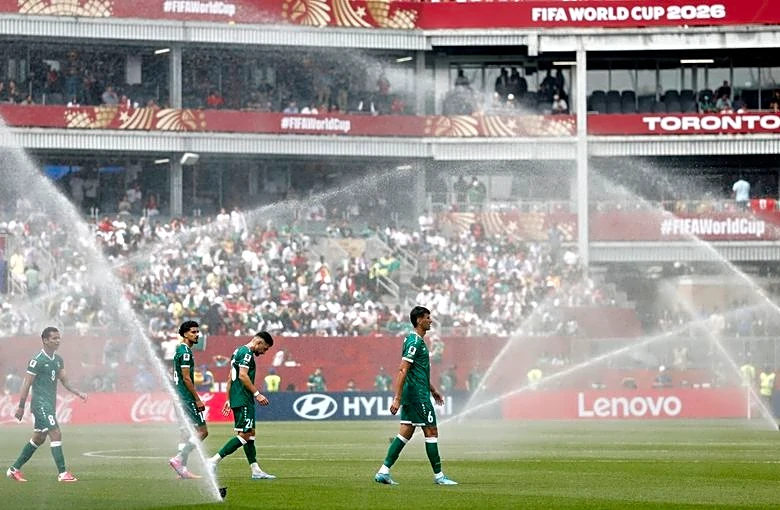 Soccer-'Heat dome' threatens sweltering conditions for World Cup fans, players