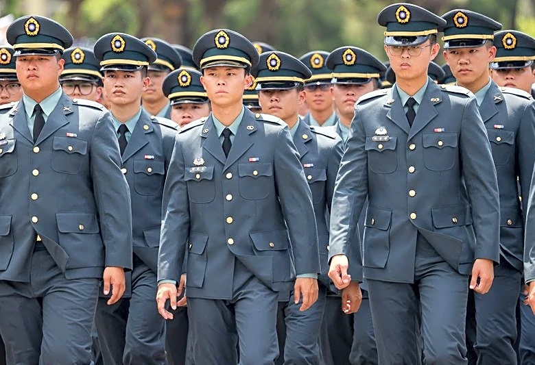 Keep out of China's clutches, Taiwan's president tells military cadets