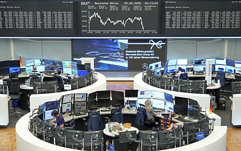 Morning Bid: Investors go shopping for Q3