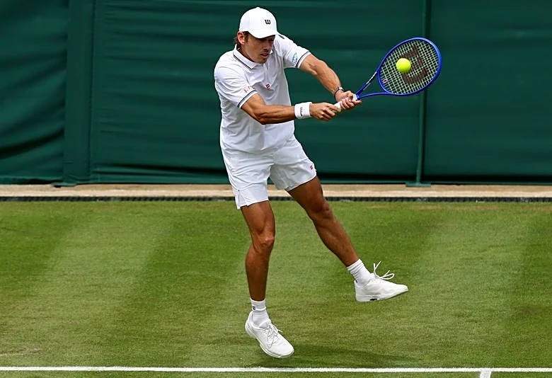 Tennis-Honorary Brit De Minaur eases into second round