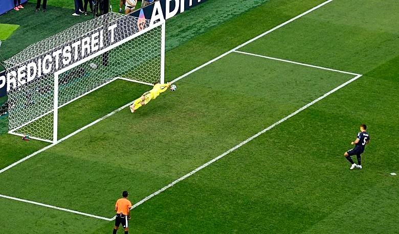 Soccer-Balbuena joins long line of failed penalty subs, but Paraguay still advance